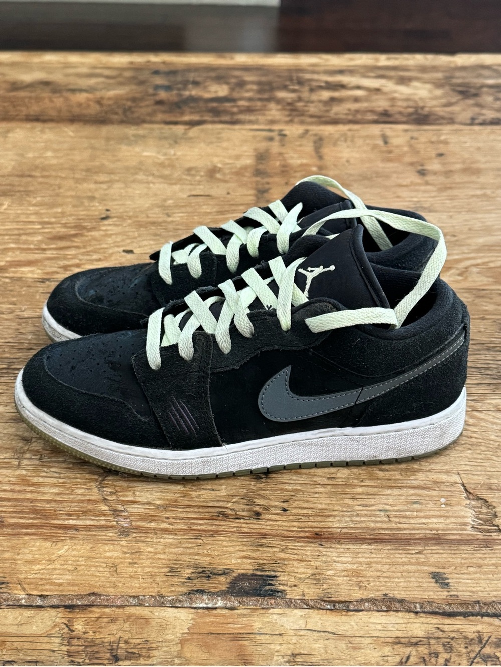 Air Jordan 1 Low GS Inner Beast Black Glow (Big Kids Size 5)